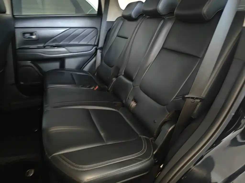 Mitsubishi Outlander 2020 — фото 17