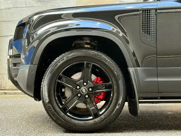 Land Rover Defender 2023