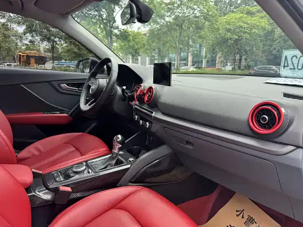 Audi Q2L 2020