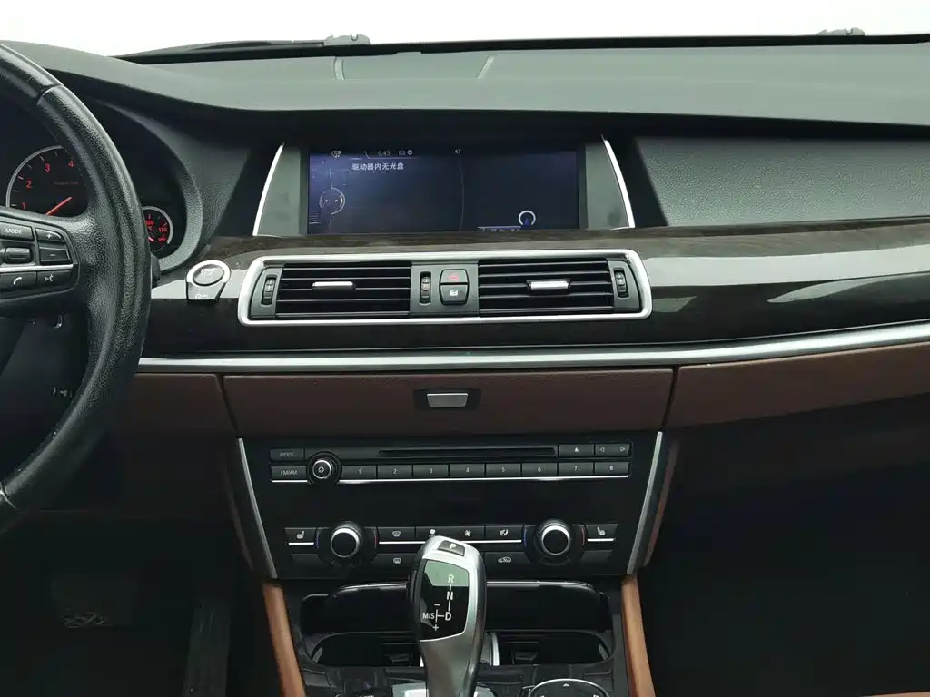 BMW 5 Series GT 2015 — фото 12