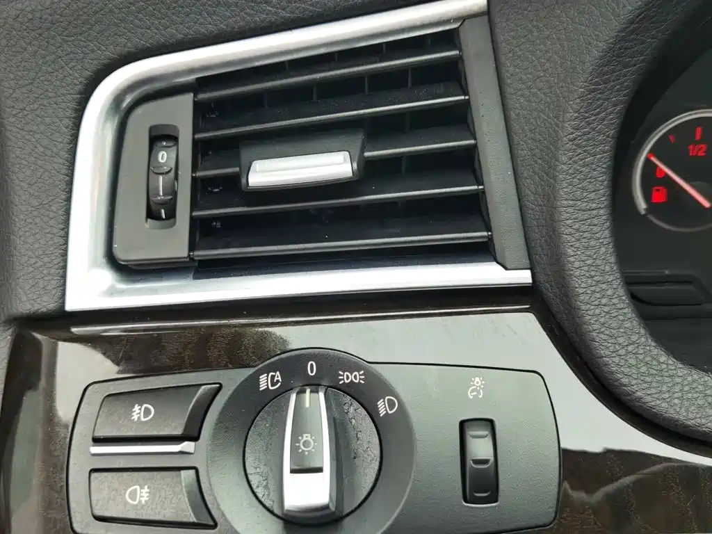 BMW 5 Series GT 2015 — фото 21