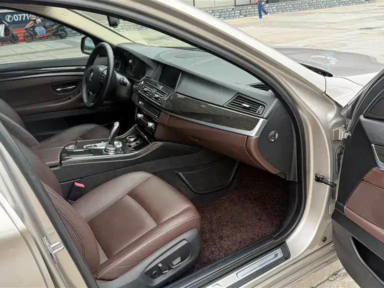 BMW 5 Series 2016 — фото 17