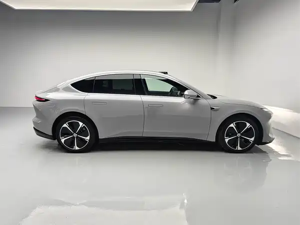 NIO ET5 2025