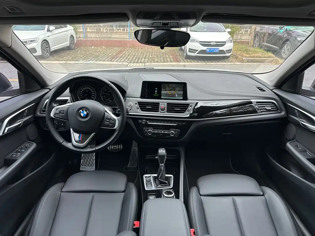 BMW 1 Series 2017 — фото 11