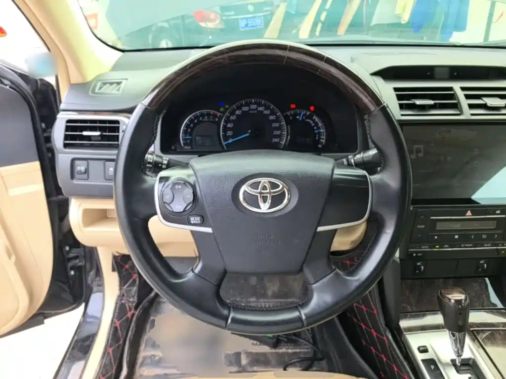 Toyota Camry 2016 — фото 11