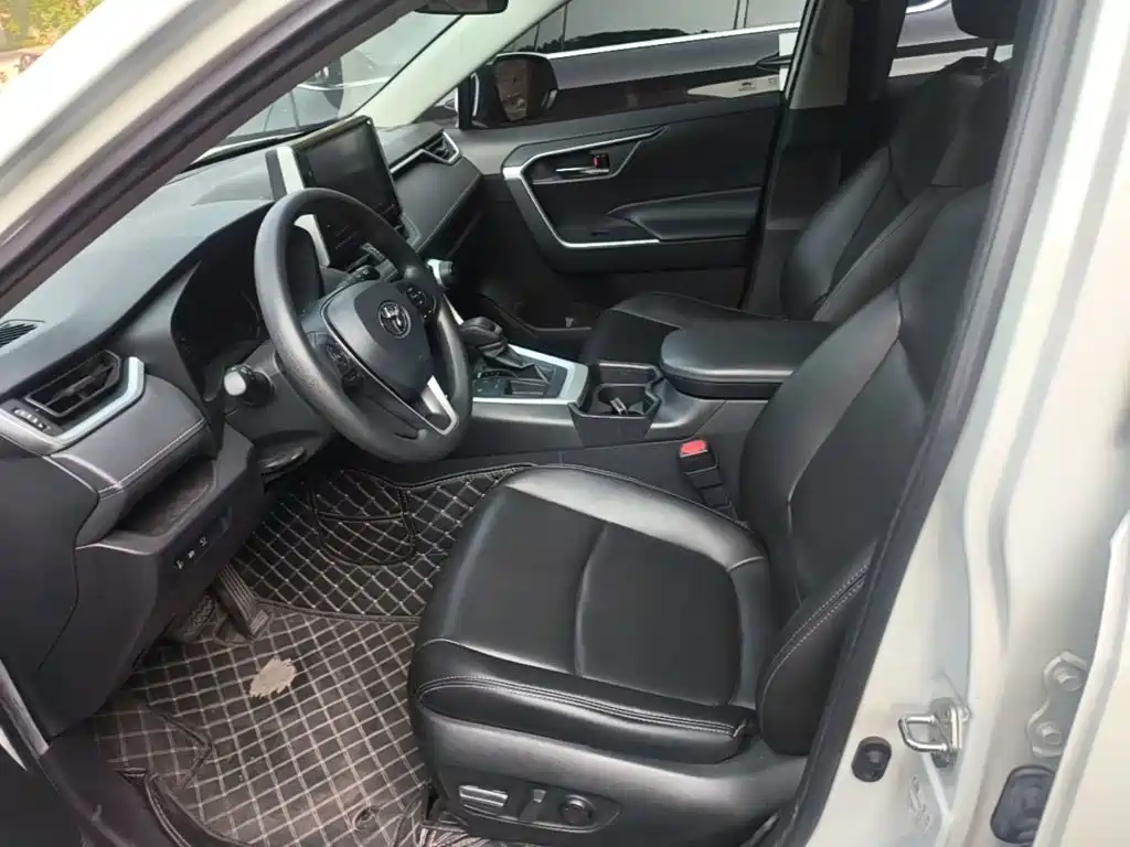 Toyota RAV4 2020 — фото 15