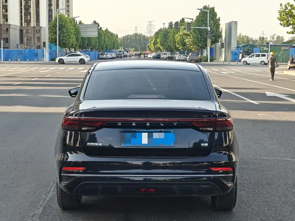 Geely Emgrand 2022 — фото 10