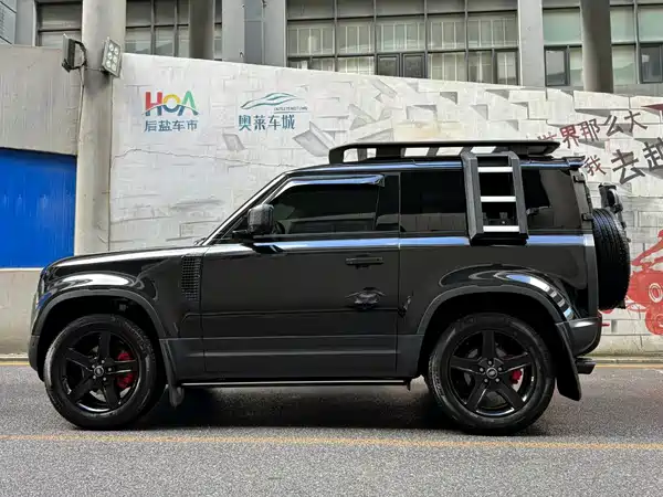Land Rover Defender 2023