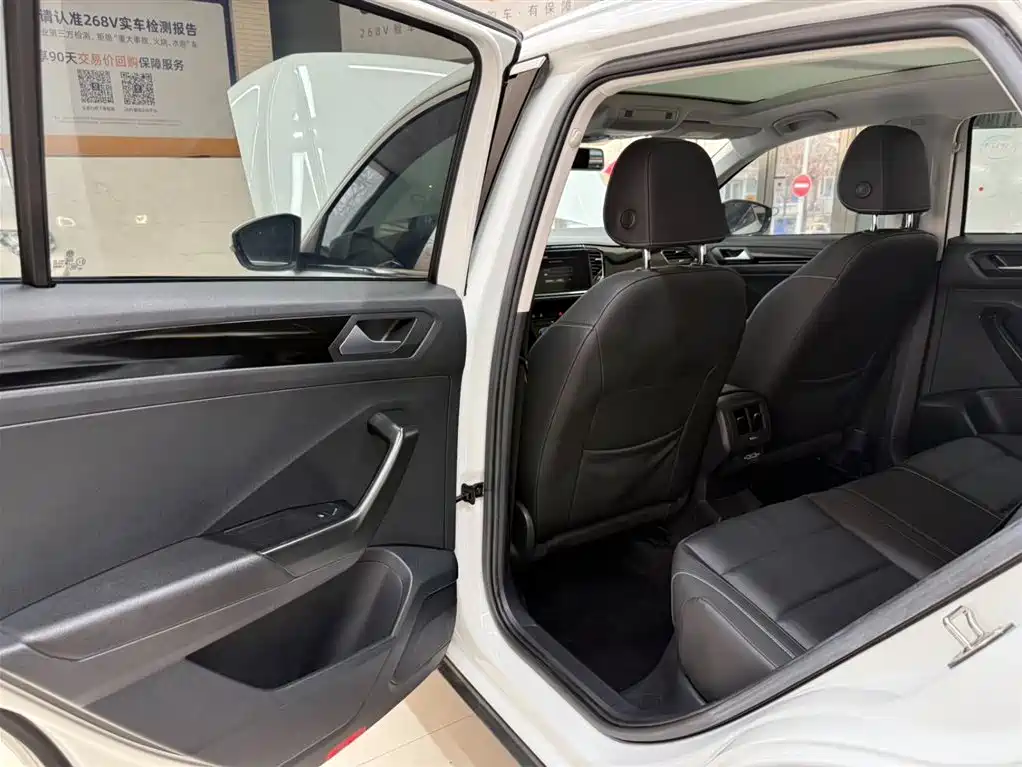 Volkswagen T-Roc 2023 — фото 17