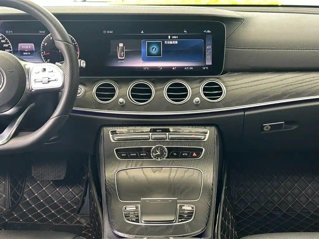 Mercedes-Benz E-Class 2019 — фото 13