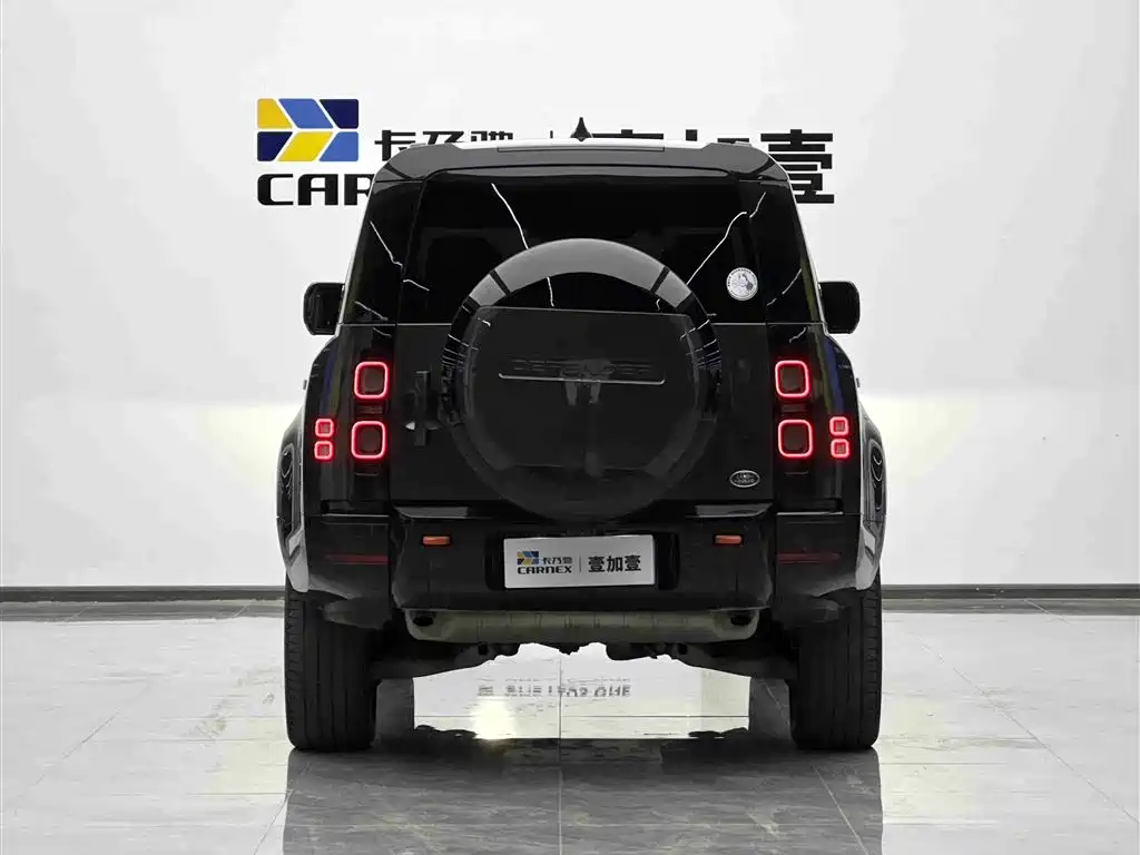 Land Rover Defender 2023 — фото 17