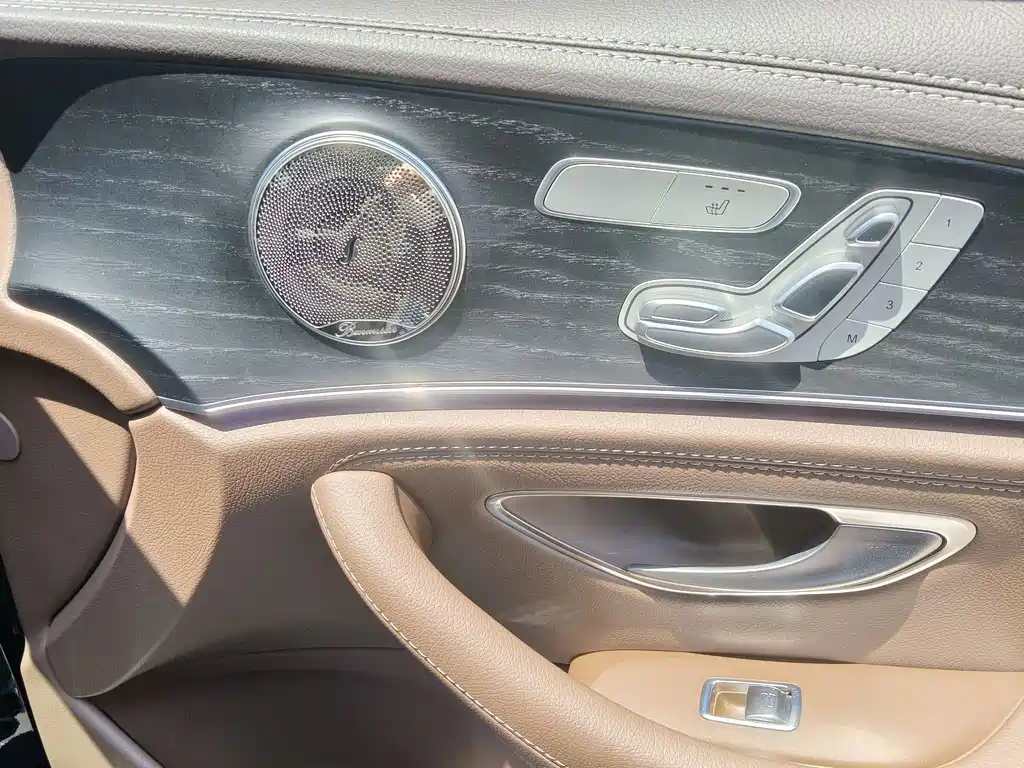 Mercedes-Benz E-Class 2023 — фото 12