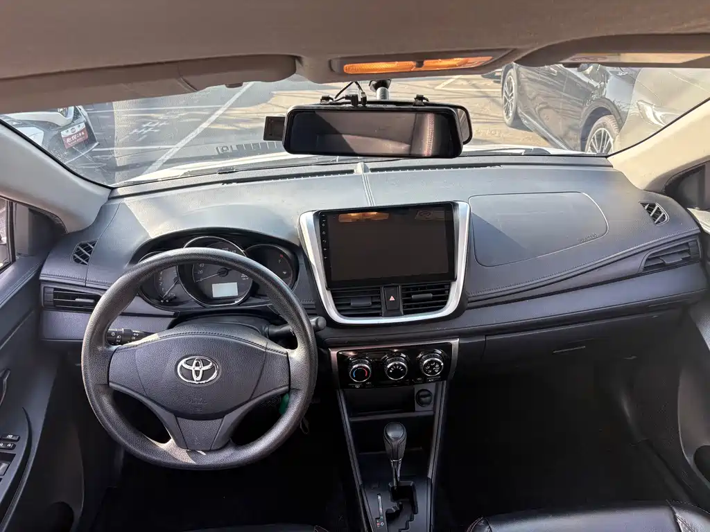 Toyota Yaris L 2020 — фото 4