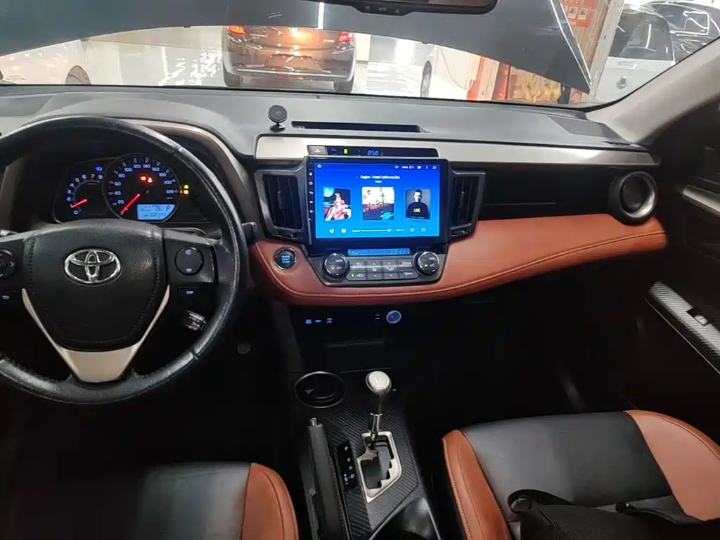 Toyota RAV4 2014 — фото 13
