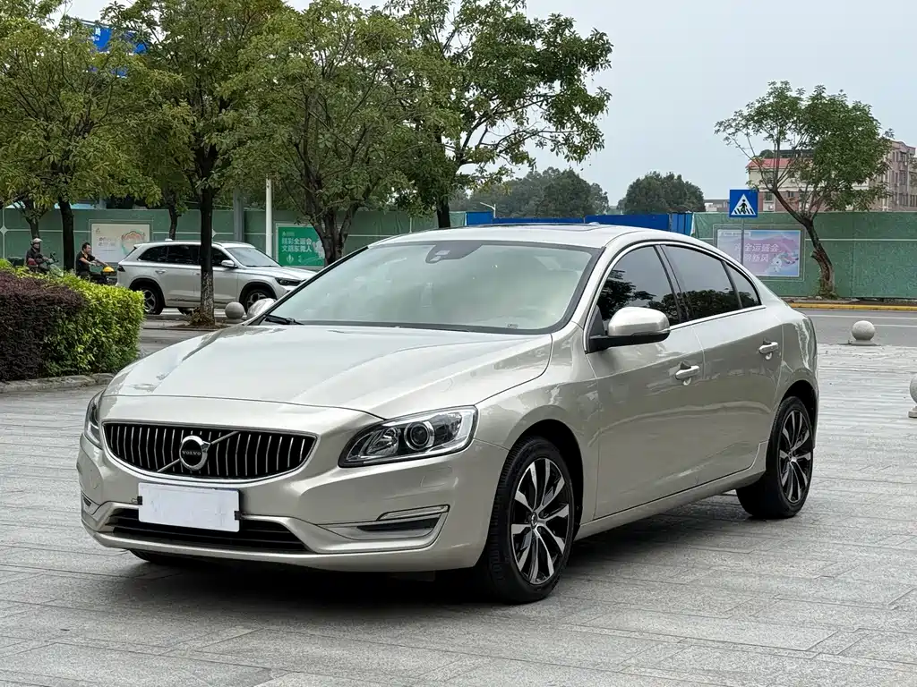 Volvo S60 2018 — фото 1