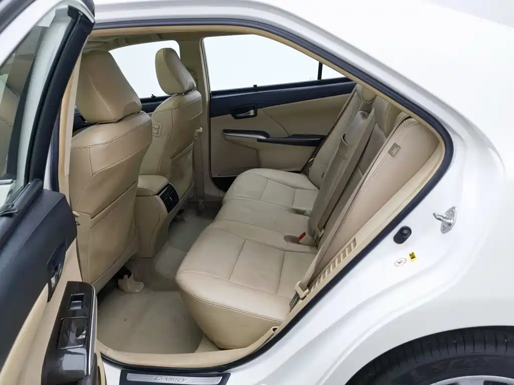 Toyota Camry 2015 — фото 15