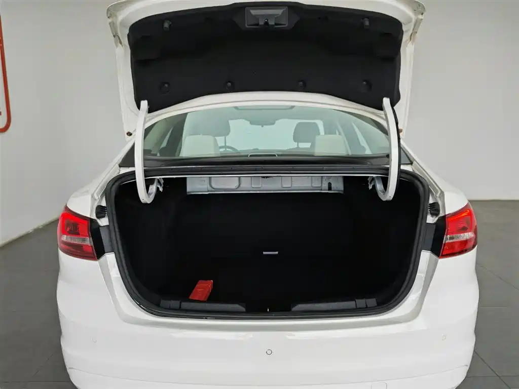 Ford Escort 2015 — фото 16