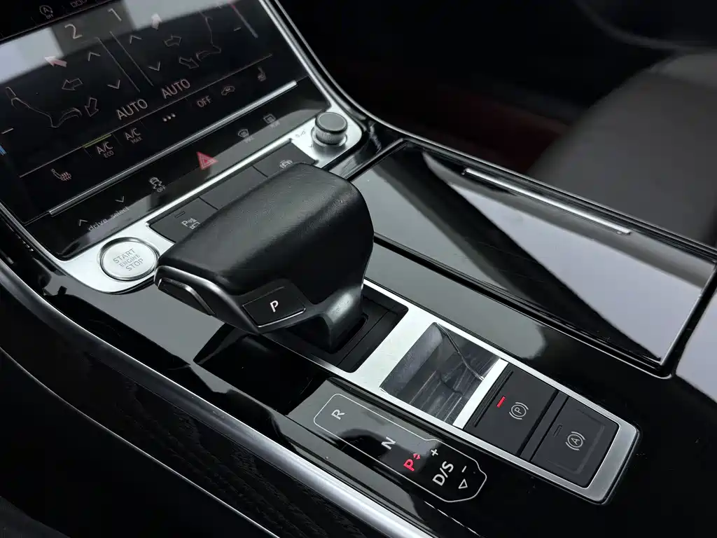 Audi A8 2019 — фото 19