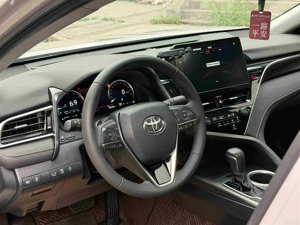 Toyota Camry 2021 — фото 12