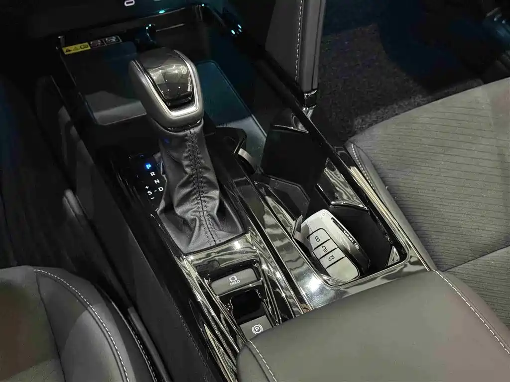 Toyota Camry 2024 — фото 12