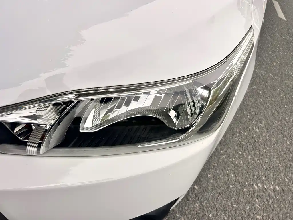Toyota Yaris L 2015 — фото 10