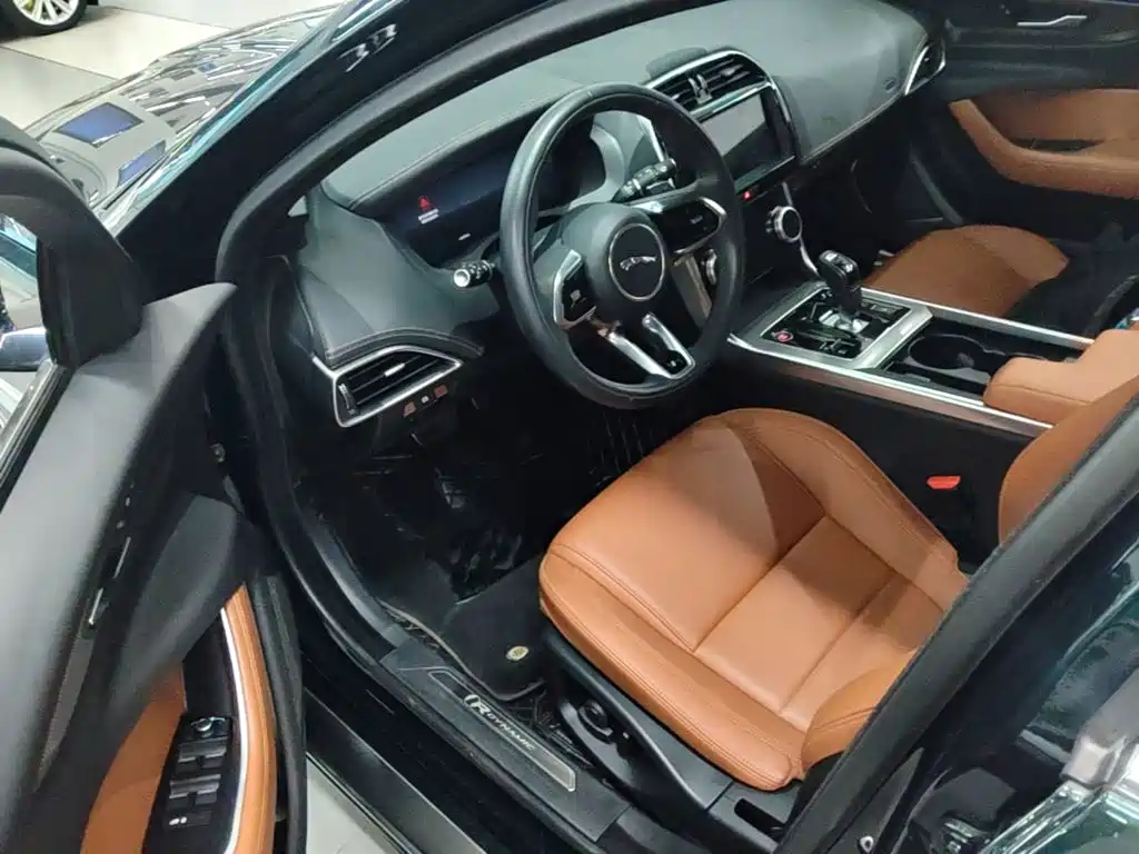 Jaguar XEL 2023 — фото 16