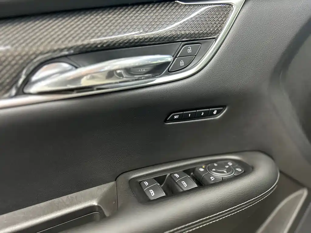 Cadillac XT5 2023 — фото 12