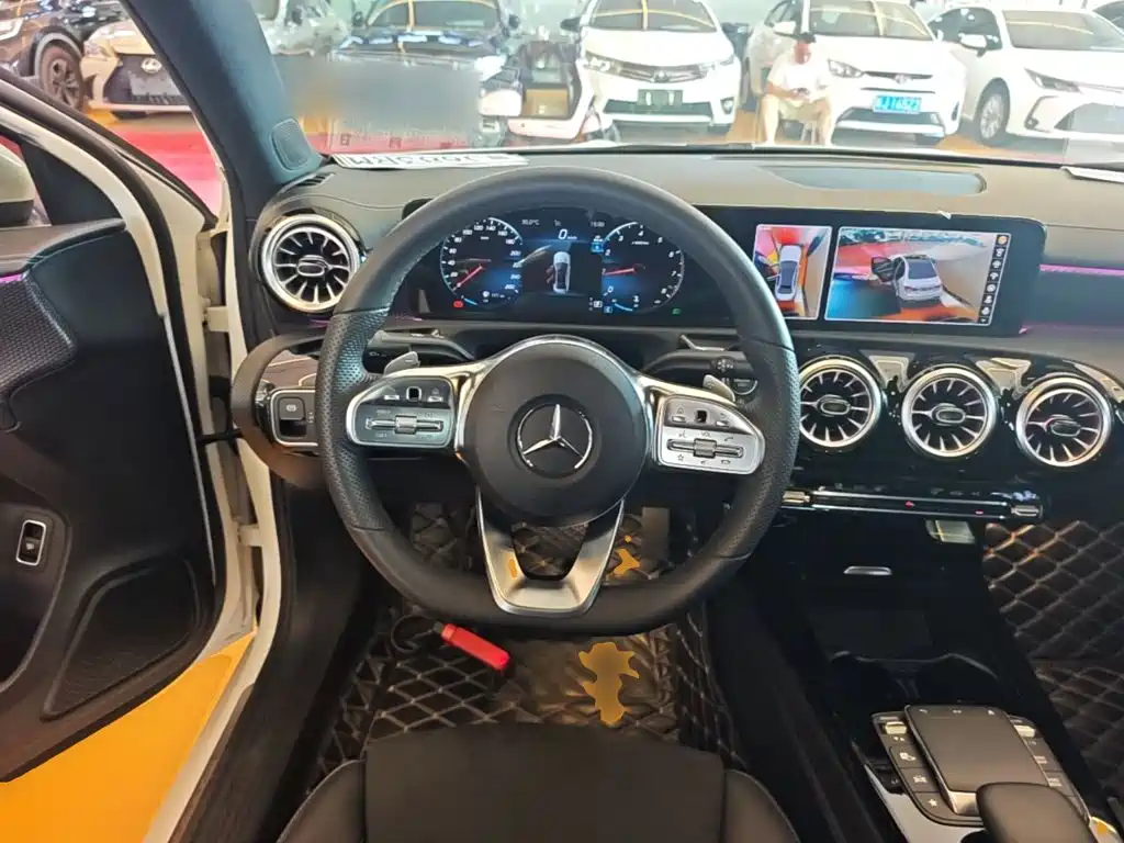 Mercedes-Benz A-Class 2022 — фото 11