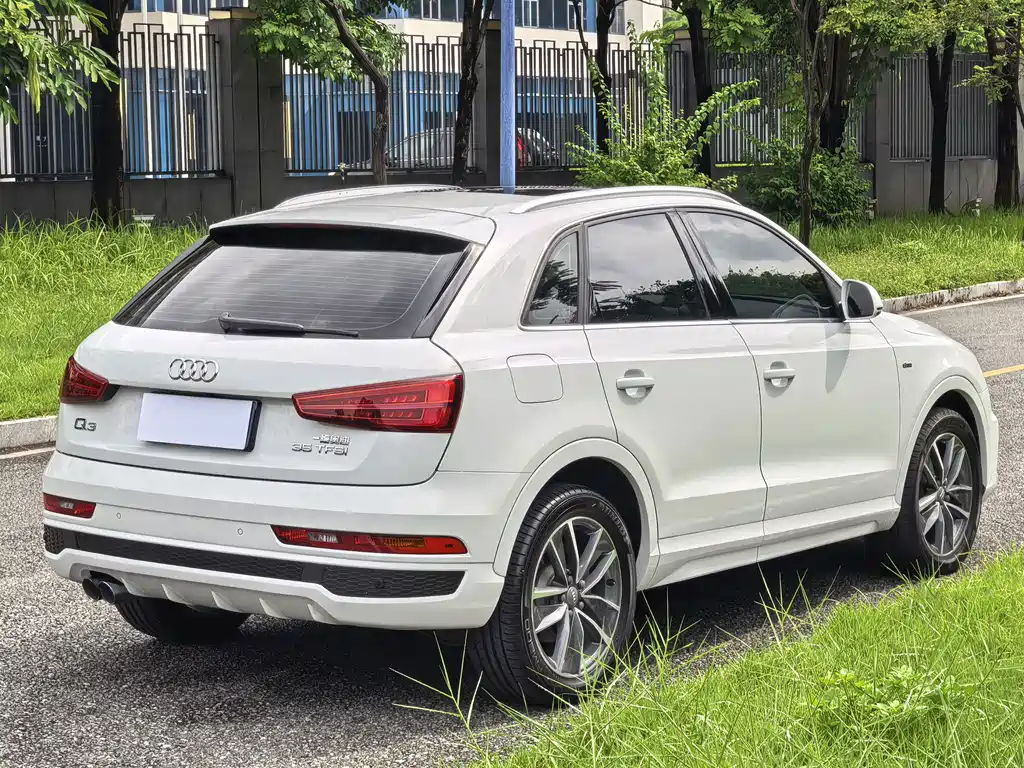 Audi Q3 2018 — фото 8