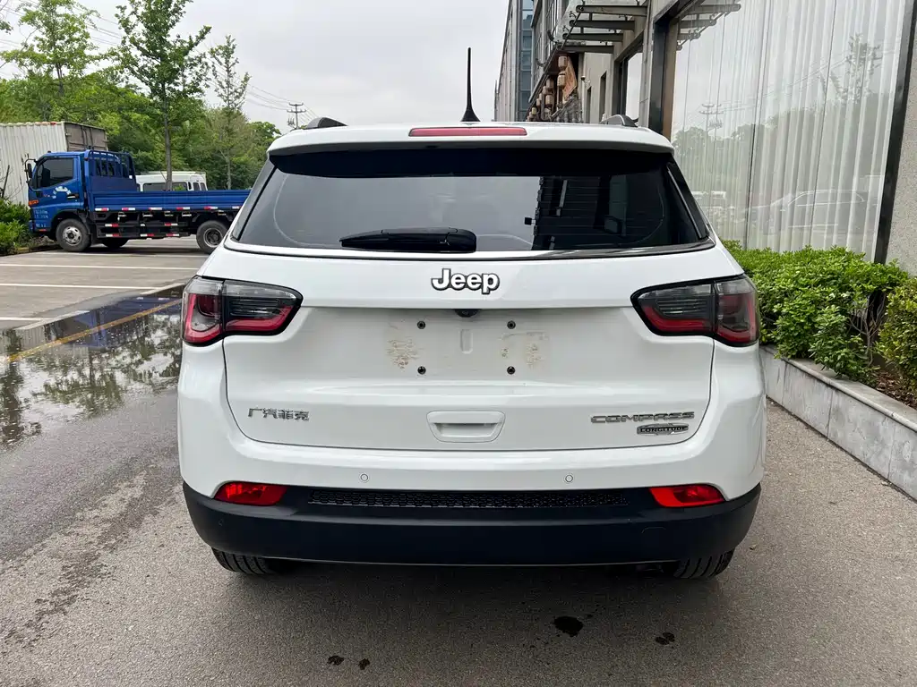 Jeep Compass 2018 — фото 8