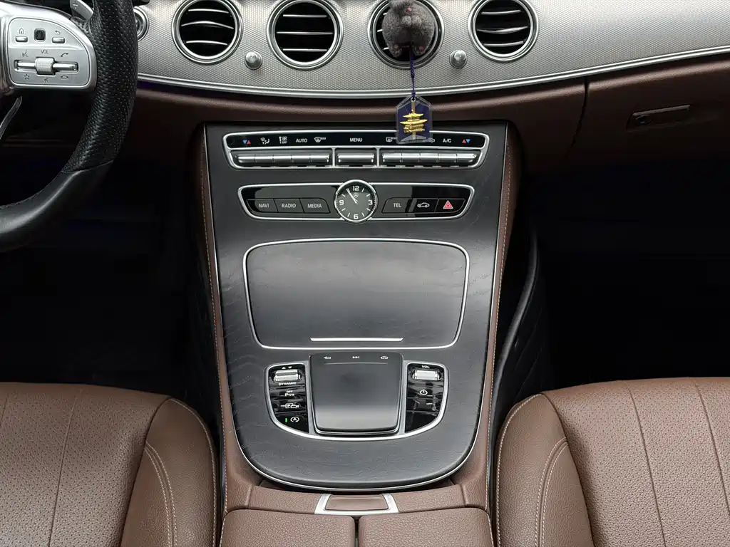 Mercedes-Benz E-Class 2019 — фото 16
