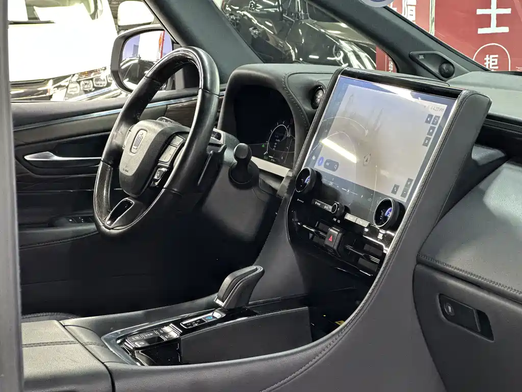 Toyota Vellfire 2024 — фото 17