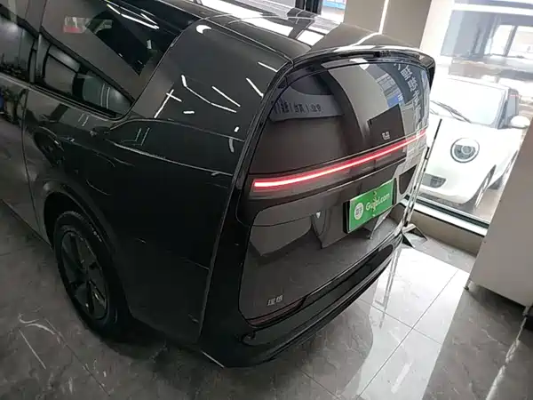 Li Auto MEGA 2025
