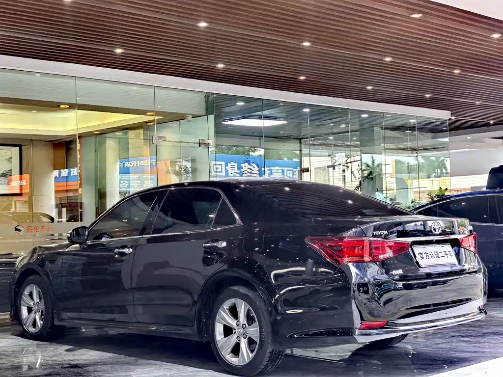 Toyota Crown 2016 — фото 16