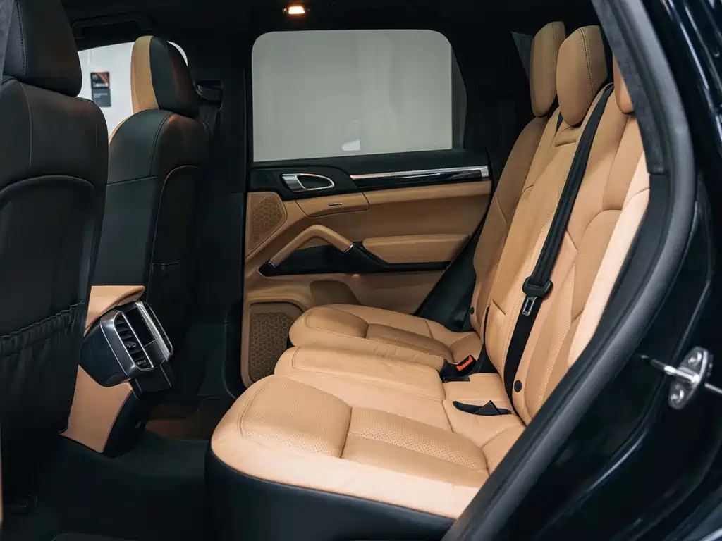 Porsche Cayenne 2017 — фото 10