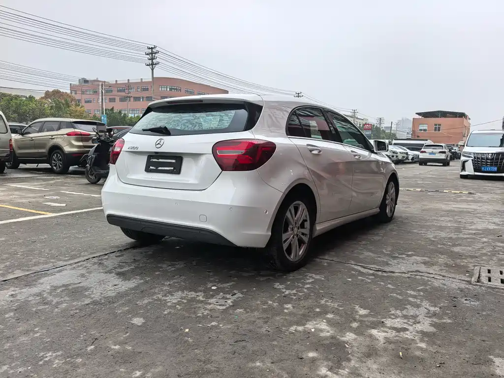 Mercedes-Benz A-Class 2017 — фото 13