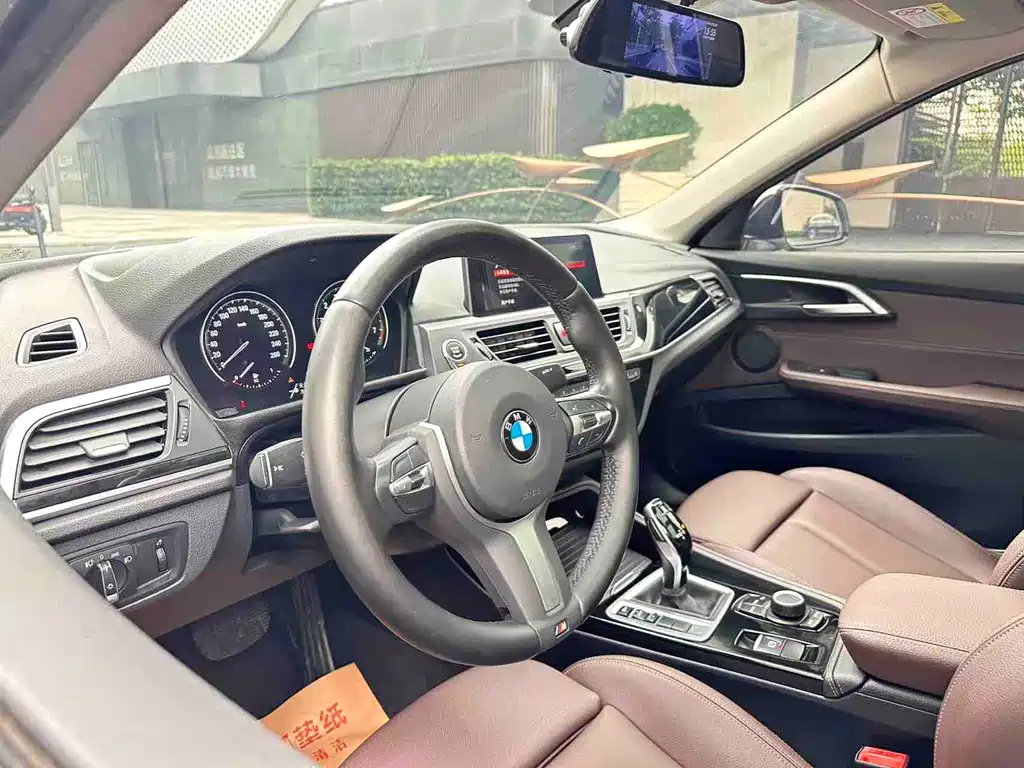 BMW 1 Series 2021 — фото 12
