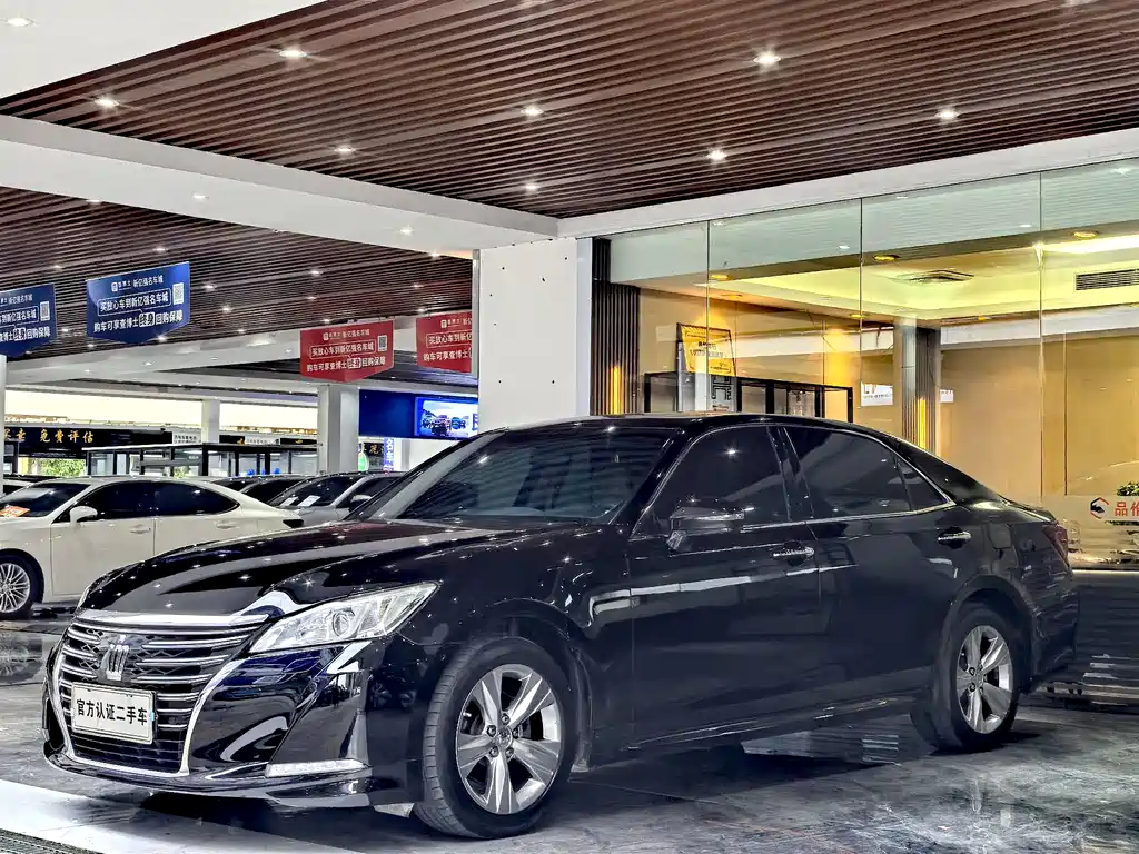Toyota Crown 2016 — фото 1