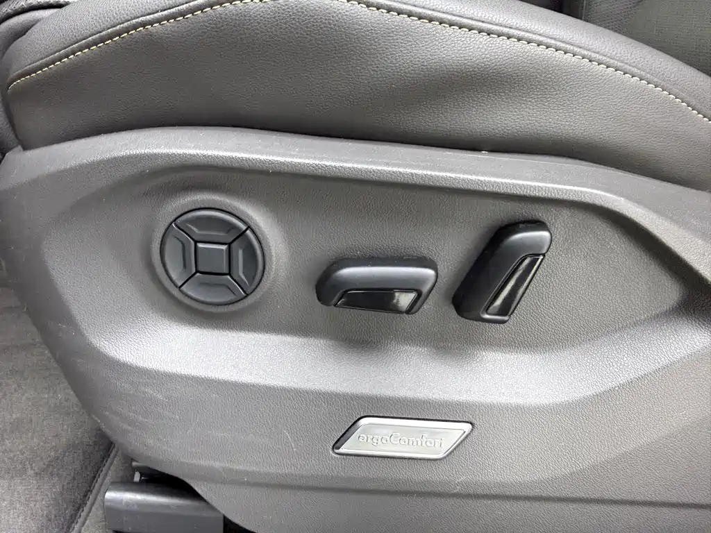 Volkswagen Touareg 2022 — фото 17
