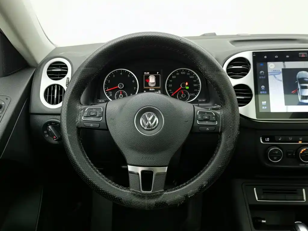 Volkswagen Tiguan 2016 — фото 11