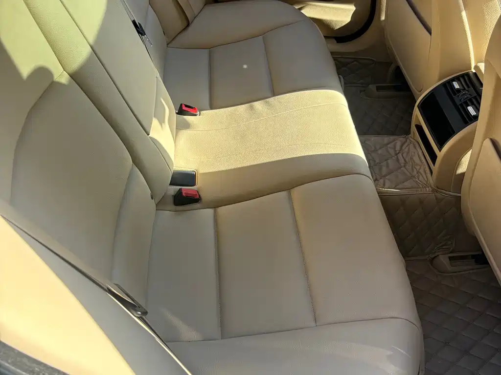 BMW 5 Series 2017 — фото 10