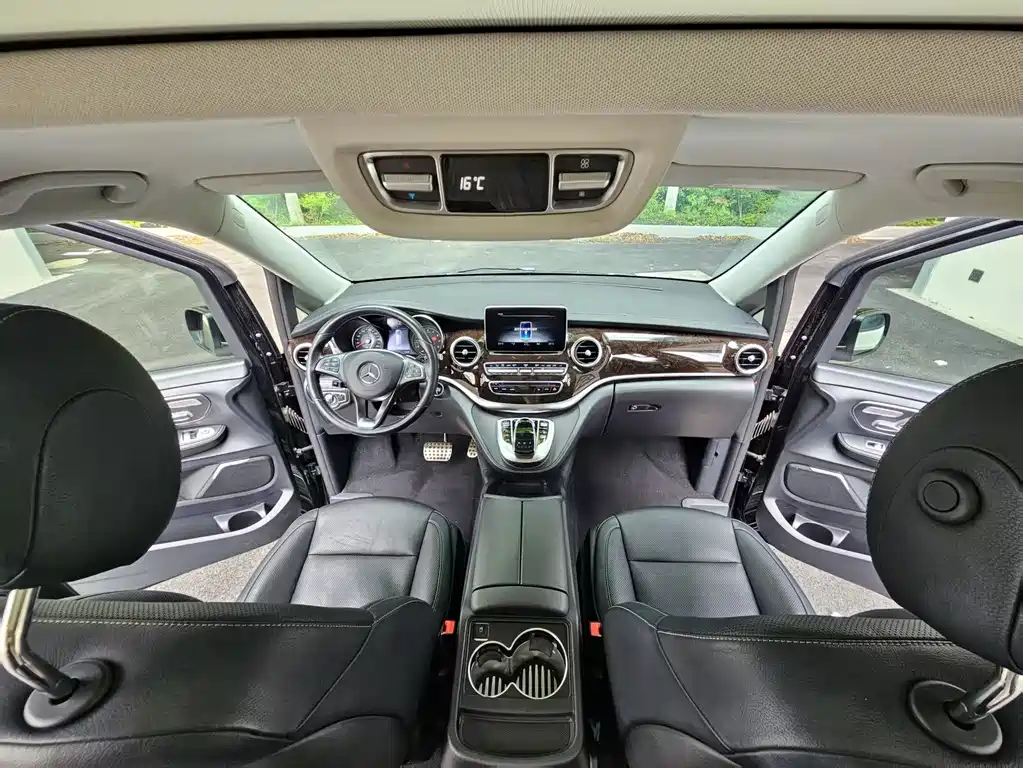 Mercedes-Benz V-Class 2020 — фото 16