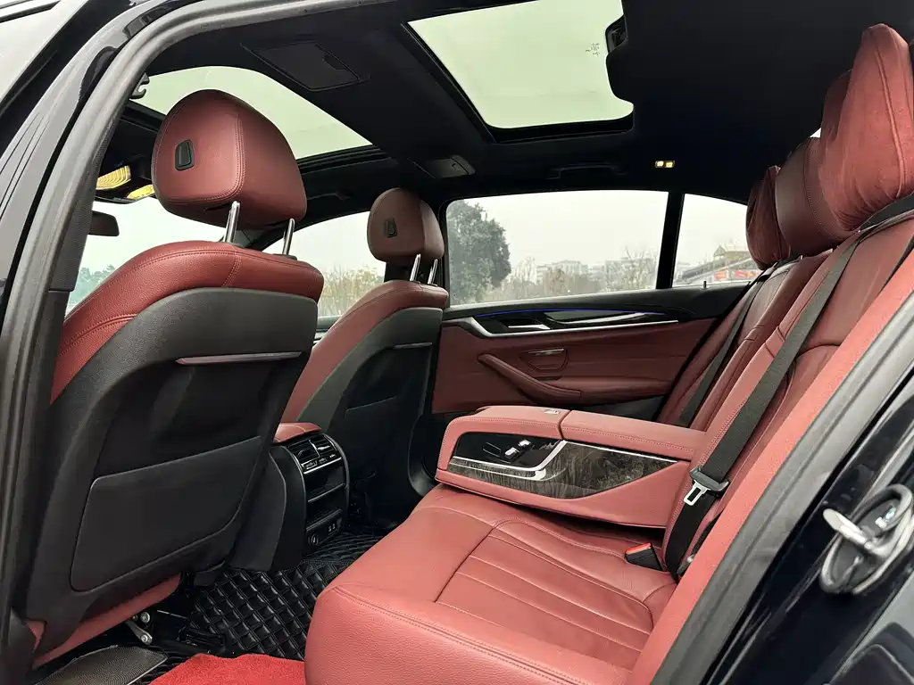 BMW 5 Series 2020 — фото 17