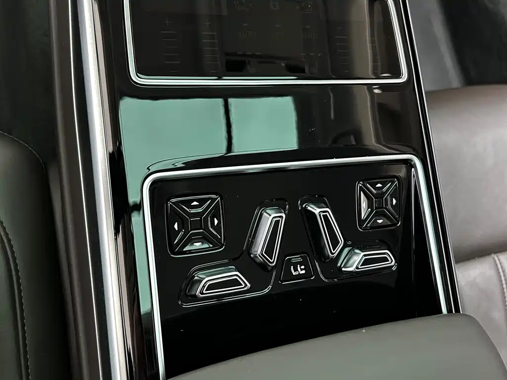 Audi A8 2019 — фото 14