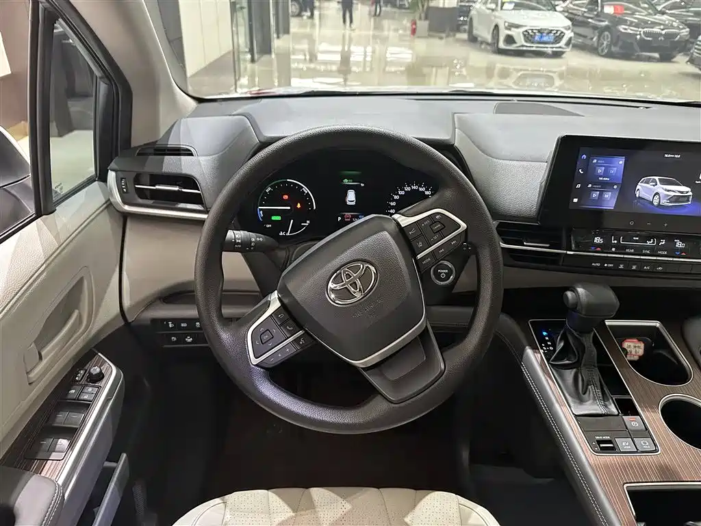 Toyota Sienna 2025 — фото 15