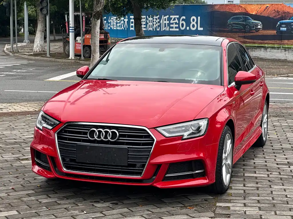 Audi A3 2018 — фото 1