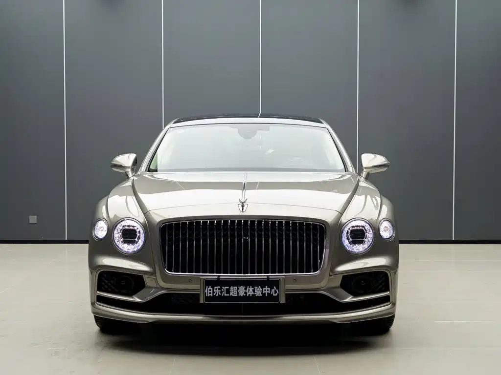 Bentley Flying Spur Plug-In Hybrid 2023 — фото 4