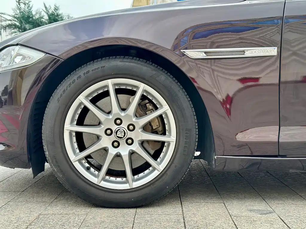 Jaguar XJ 2013 — фото 17
