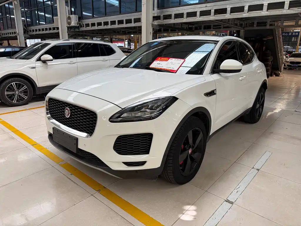 Jaguar E-PACE 2020 — фото 6