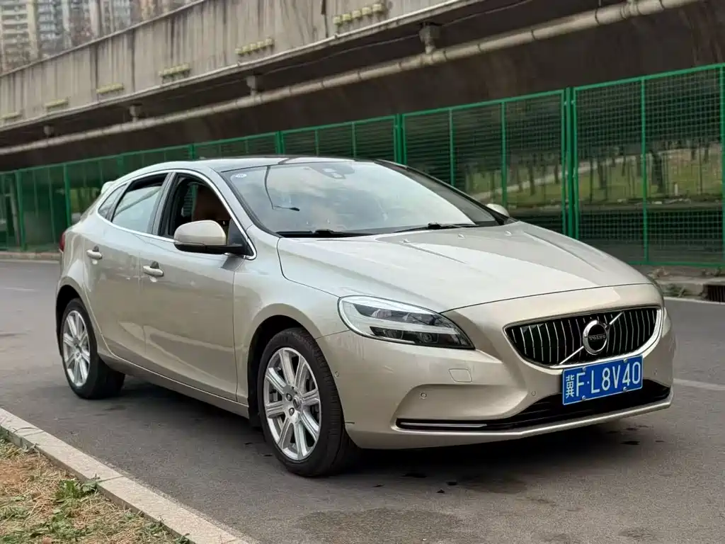 Volvo V40 2017 — фото 3
